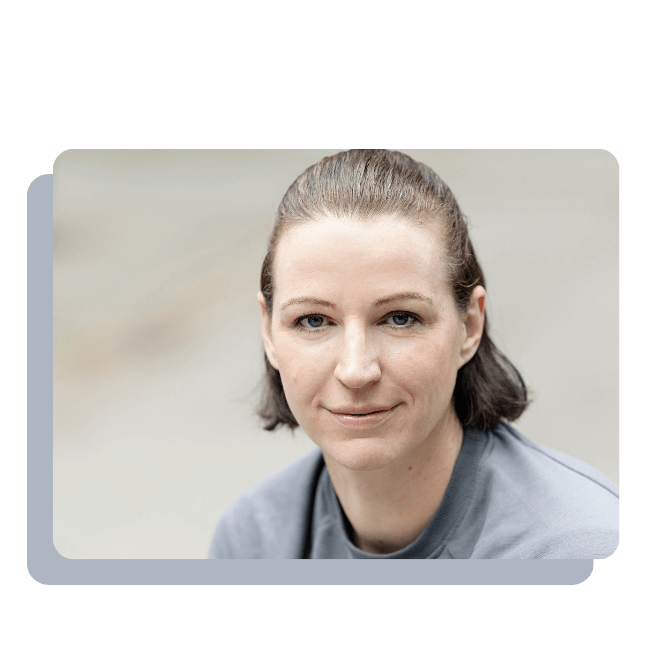 Ein Porträt der Fitnesstrainerin Hanna Winter, sie schaut freundlich in die Kamera.